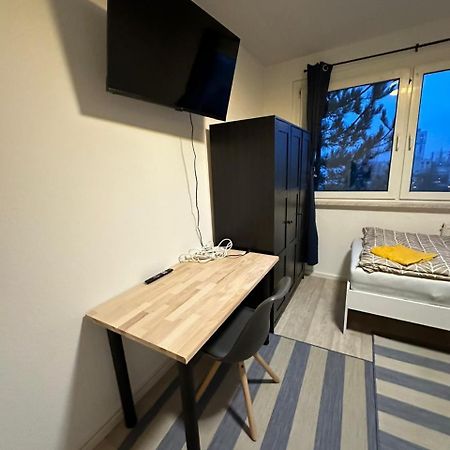 Halle  Ideal Fuer Monteure. 3 Zimmer Apartment Mit Kueche, Waschmaschine, Wifi Usw... . מראה חיצוני תמונה